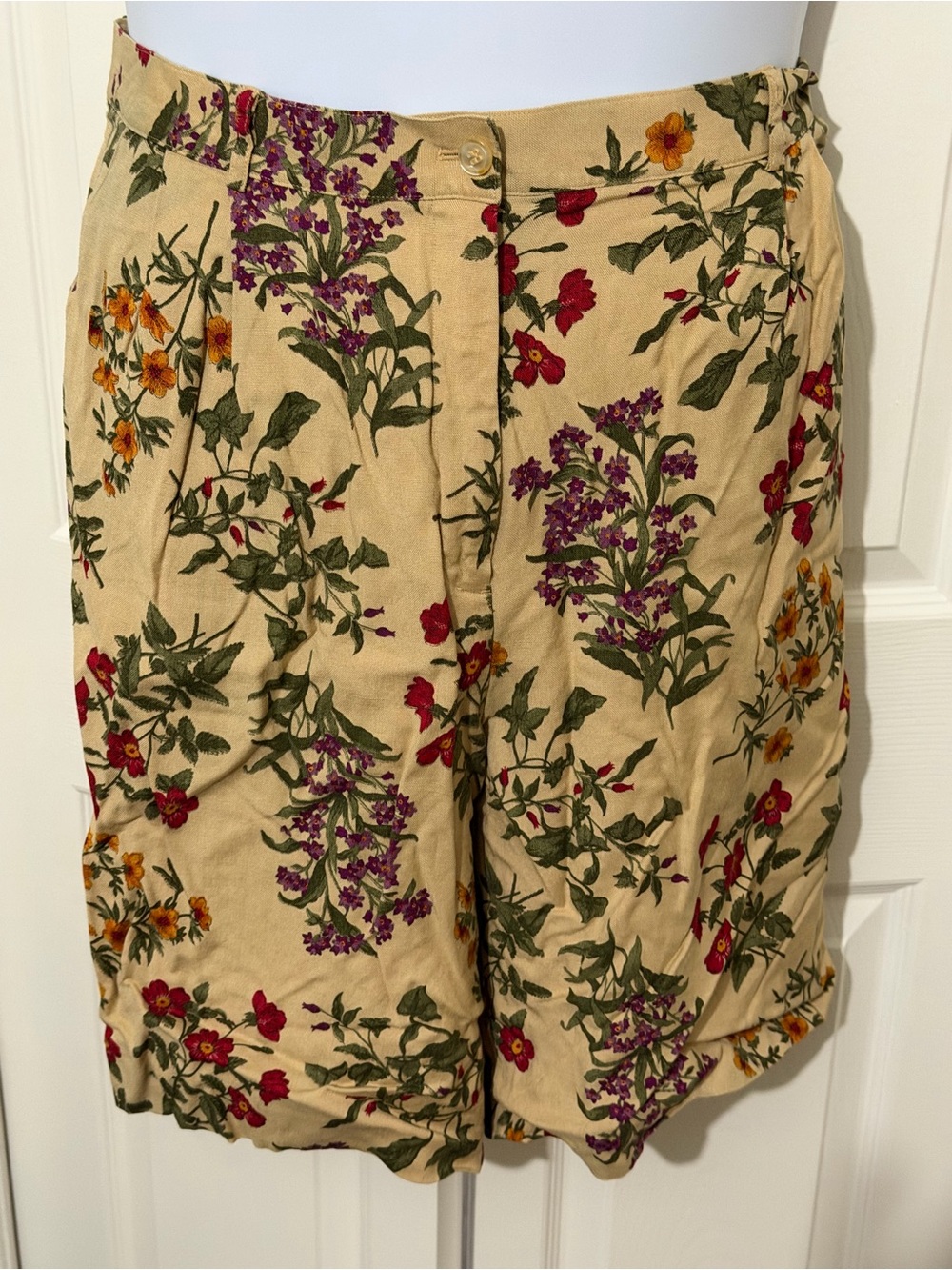 Vintage Women's Floral Tan Shorts - Lightweight Summer Style 22